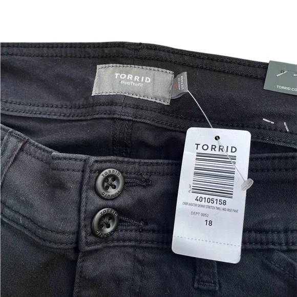 NWT TORRID Crop Aviator Skinny Stretch Twill Mid-Rise Black Pant - Picture 7 of 10